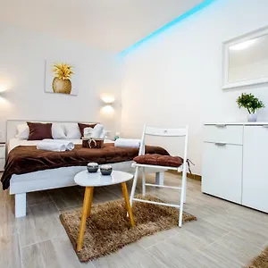  Apartamento Nives In The Center - Free Parking